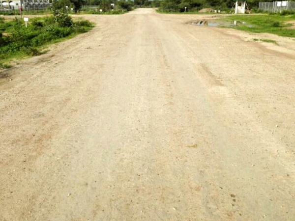 赤道附近雨季国家沙土道路面层固化